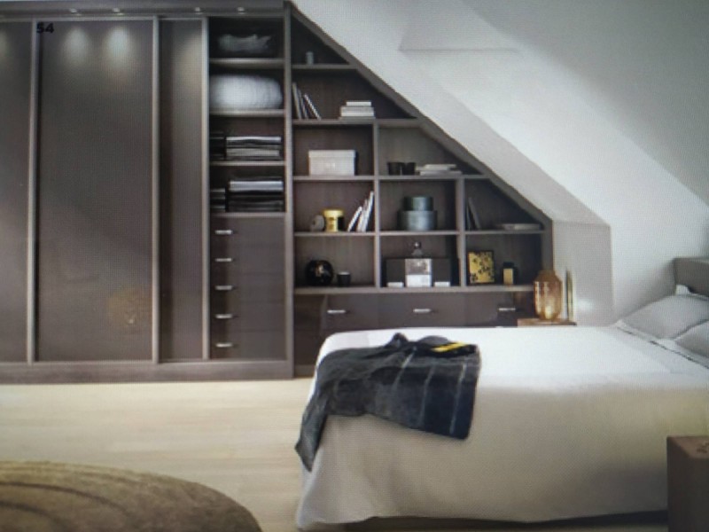 Artisan pour création de placard sur mesure avec portes coulissantes dans mon appartement à Toulouse Blagnac